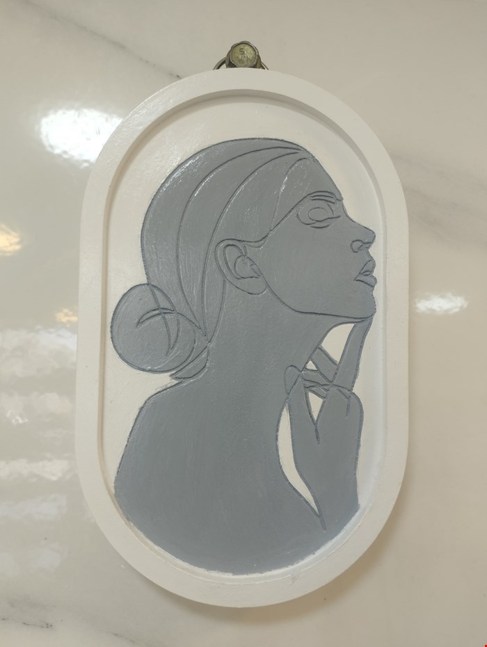 دیوارکوب دختر